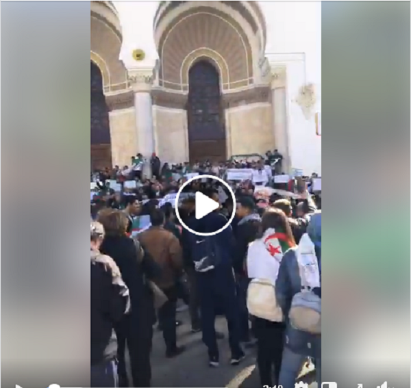 Vidéo : Début de la manifestation des étudiants à la grande poste d’Alger