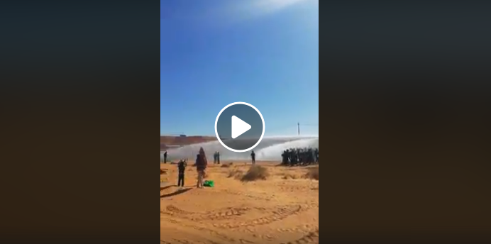 La gendarmerie utilise des canons à eau contre les manifestants à Béchar ! [vidéo]