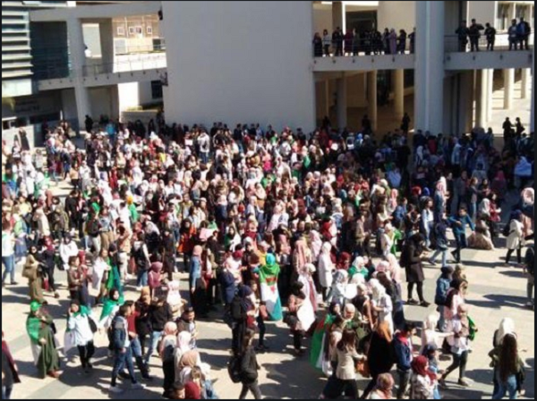 Mobilisation des étudiants de la faculté de médecine d’Alger contre le système en place