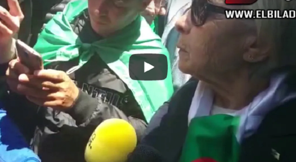 La sœur de Larbi Ben M’hidi refuse de répondre à un journaliste en français [vidéo]