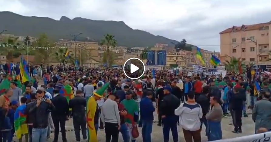 Début de la manifestation contre le système à Bejaia [vidéo]