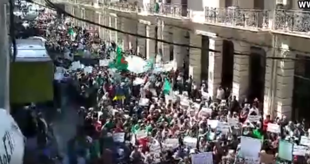 Grande mobilisation pour réclamer le départ du système à Oran !