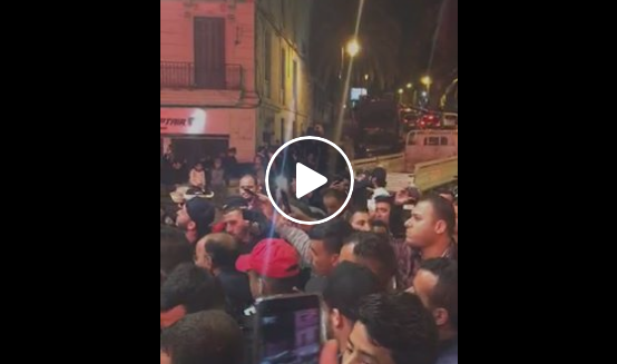 Les algérois expriment leur joie après la démission de Bouteflika ! [vidéo]