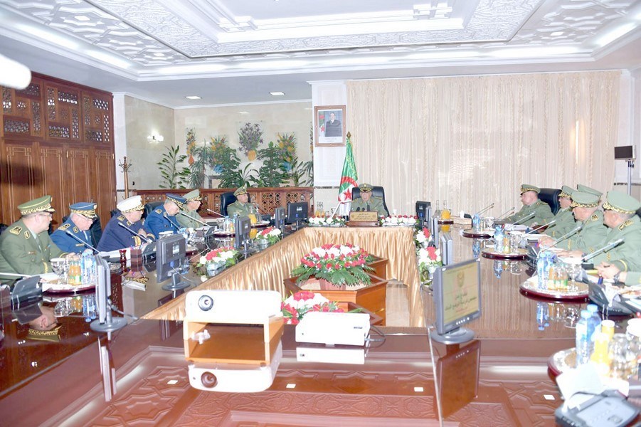 Après la démission du Président et le rattachement du Renseignement à l’état-major de l’ANP : L’institution militaire, seule face à la crise