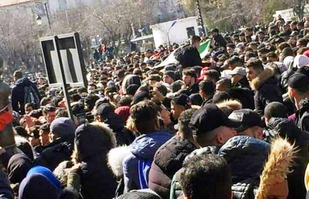 Sétif : Marche des étudiants et grève des postiers et agents communaux