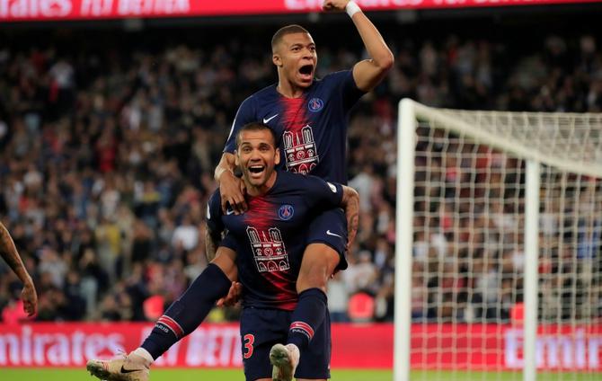 PSG : Mbappé domine de la tête et des épaules