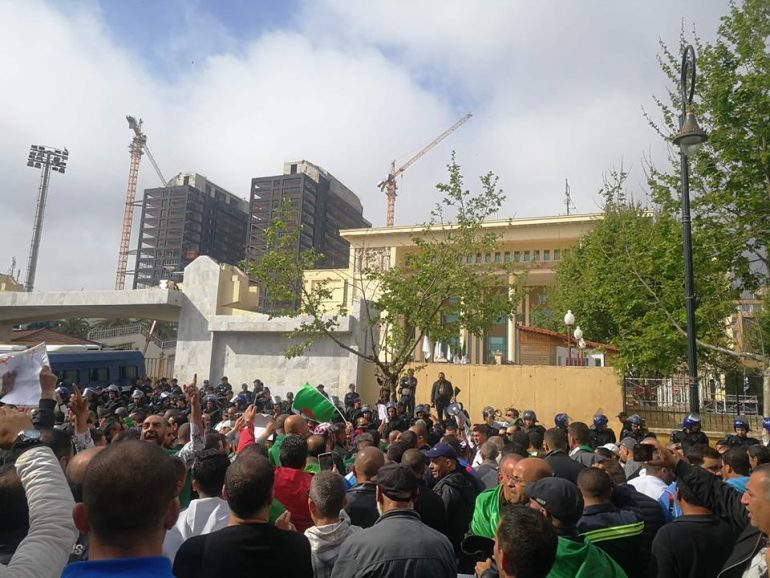 Rassemblement de syndicalistes à Alger pour réclamer le départ du SG de l&rsquo;UGTA