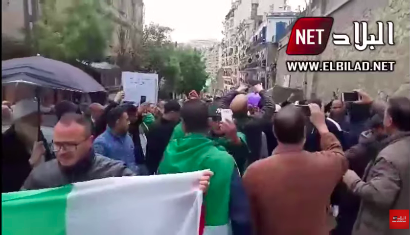 Constantine : les manifestants scandent « Bensalah dégage »