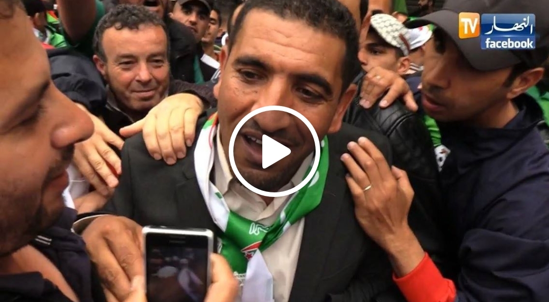 Karim Tabbou participe à la marche du 9e vendredi [Vidéo]