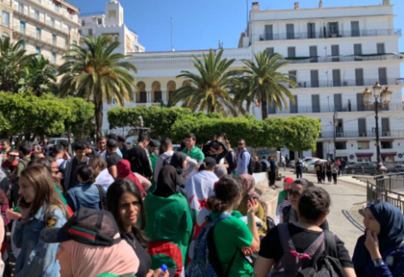 Mardi: la communauté estudiantine poursuit le mouvement populaire