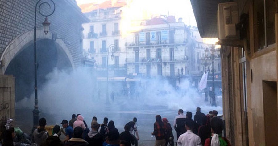 Retour sur un vendredi de violences contre les manifestants : Lacrymogènes, démentis de la DGSN et témoignages à charge contre ses flics