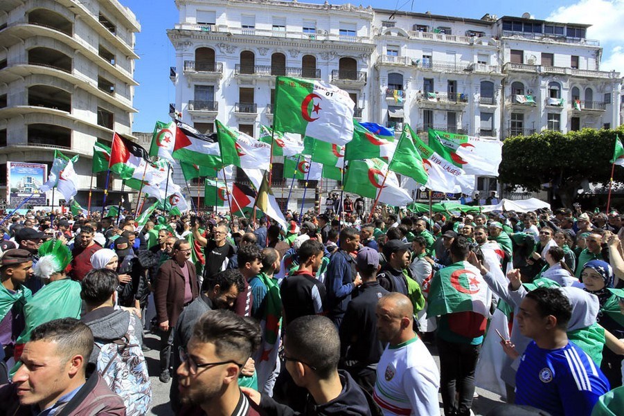 Semaine cruciale pour la présidentielle du 4 juillet : fin de délai de dépôt de candidatures le 23 mai et rejet total par le mouvement populaire, quelle réponse des décideurs ?