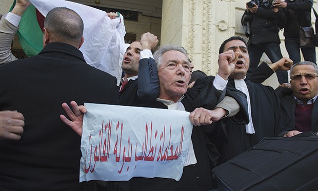 Grève de protestation des avocats: Une demande de levée du contrôle judiciaire de Me Dabouz sera introduite