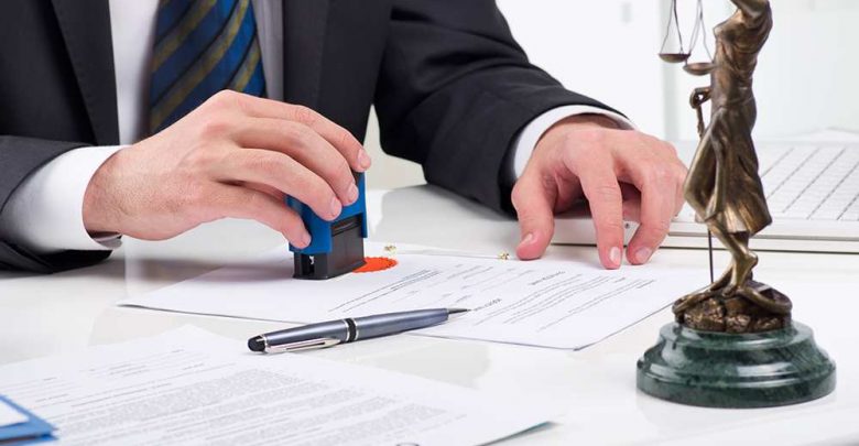 Des dizaines de notaires devant le ministère de la Justice