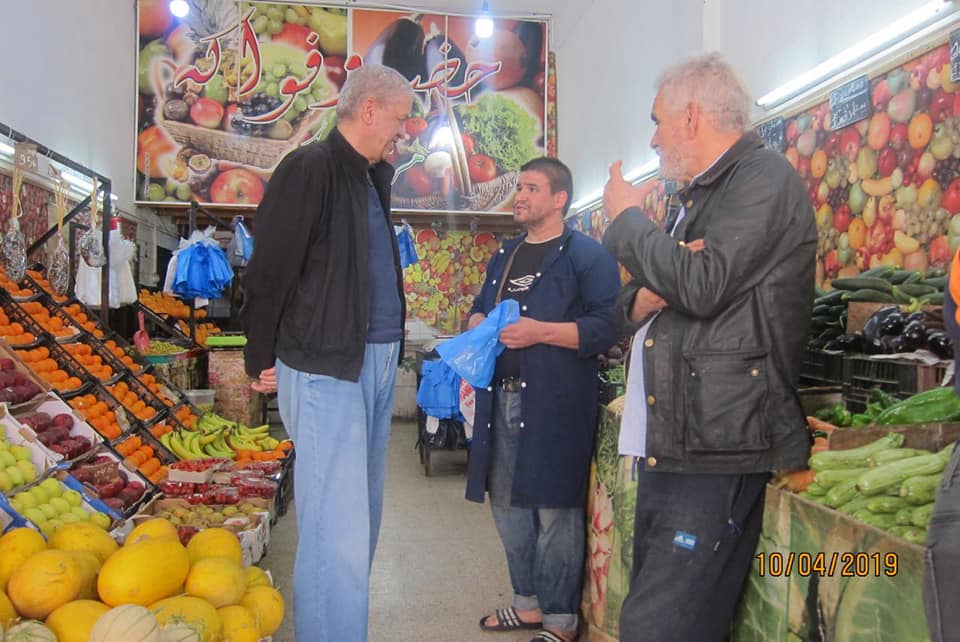 Sellal s’est affiché aujourd’hui dans un marché à Alger [photos]