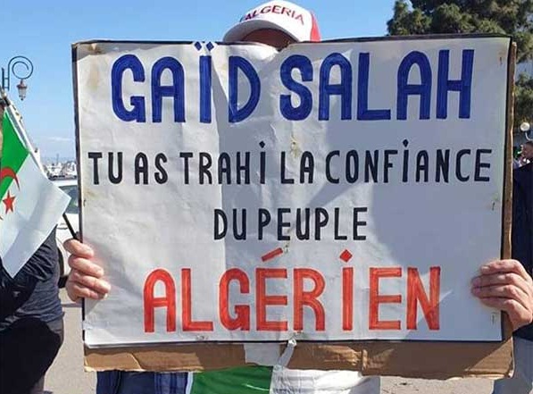 A Alger, les manifestants ont scandé « Gaïd Salah dégage » [vidéos]