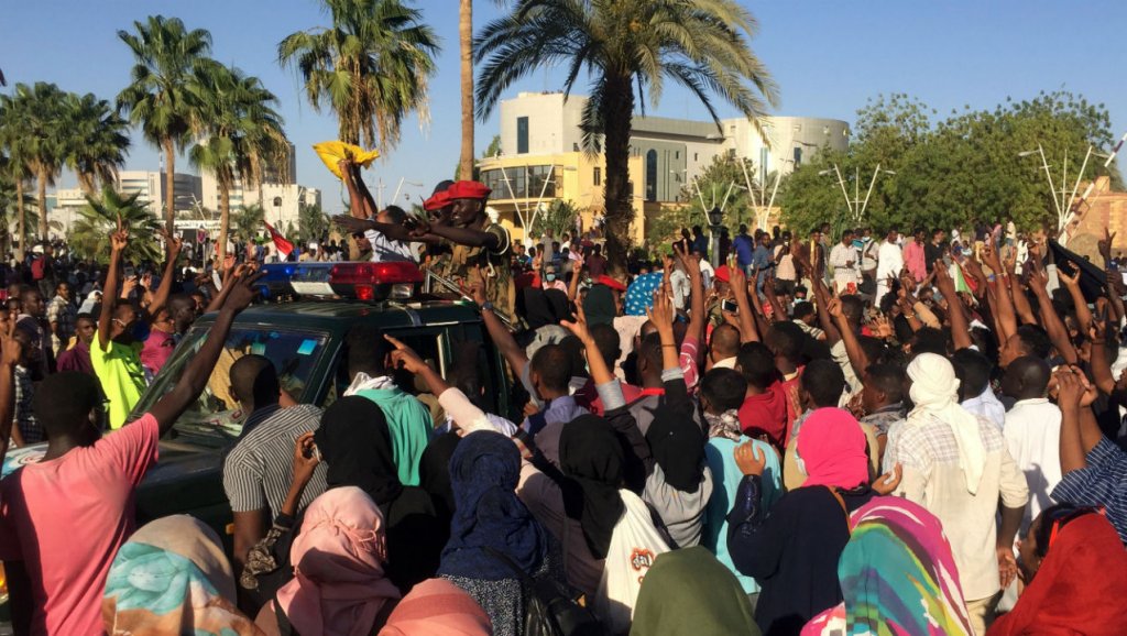 Soudan – démission annoncée du président Béchir, déclaration de l&rsquo;armée attendue