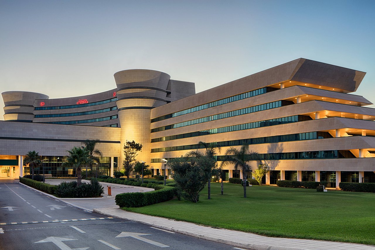 Sheraton Club des Pins Resort éteint ses lumières  une heure pour la terre célébrée