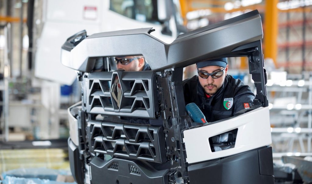 Le Groupe Volvo et la SPA SOPROVI ont organisé une convention de la sous-traitance à Alger