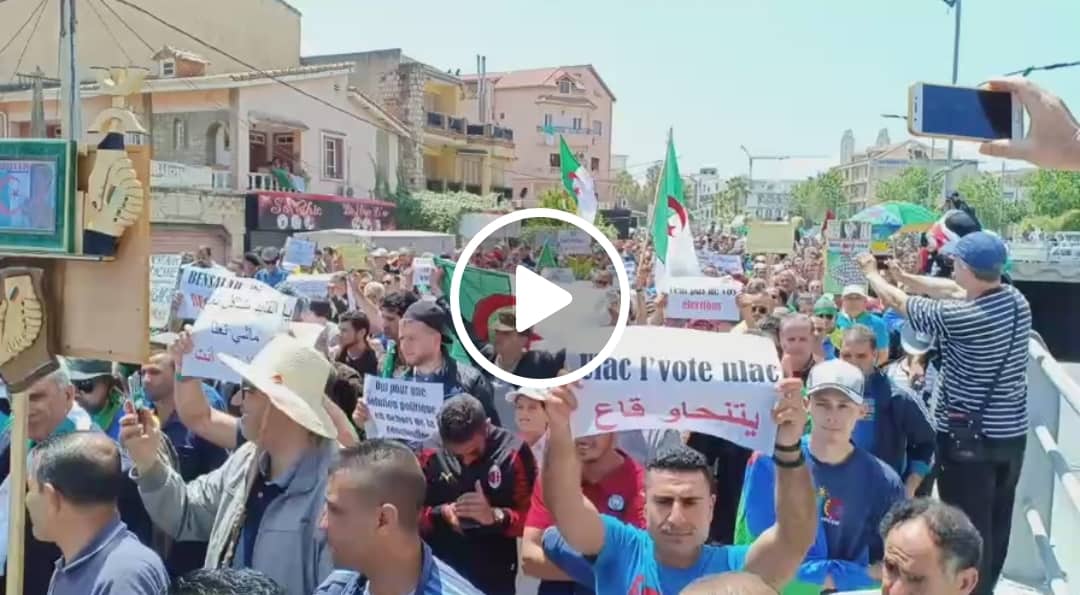 Imposante marche contre le système à Bejaia [vidéo]