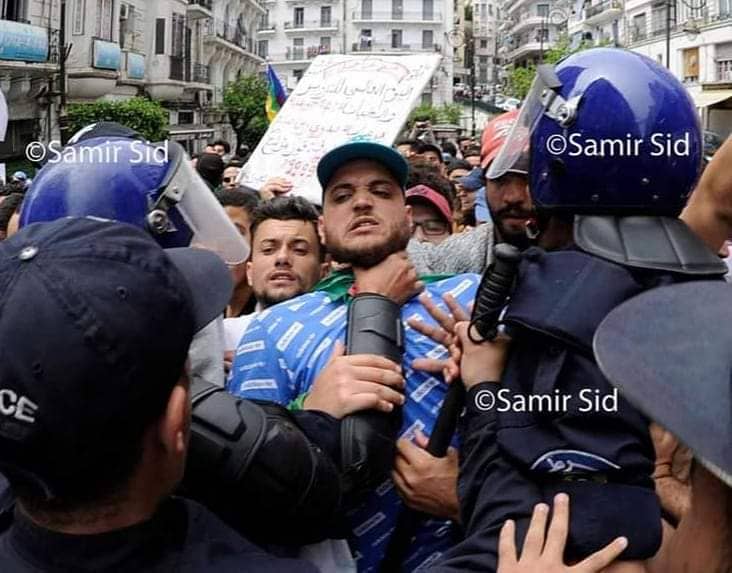 Marche des étudiants : les policiers ont fait usage de leurs matraques !
