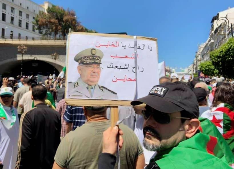 15e vendredi : Gaid Salah cible principale des manifestants [vidéos]