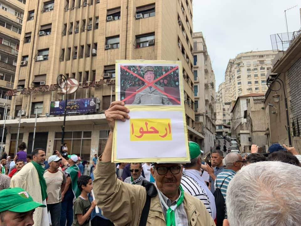 Gaid Salah et la présidentielle, cibles du 14e vendredi ! [vidéos]