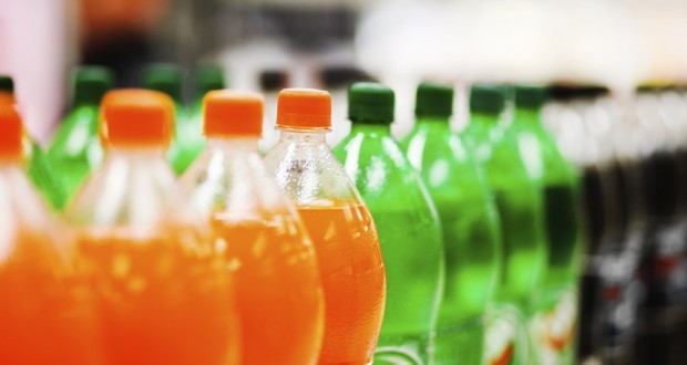 Exposées à la chaleur et à la poussière au vu et au su de tout le monde, des boissons «non-identifiées» sur le marché