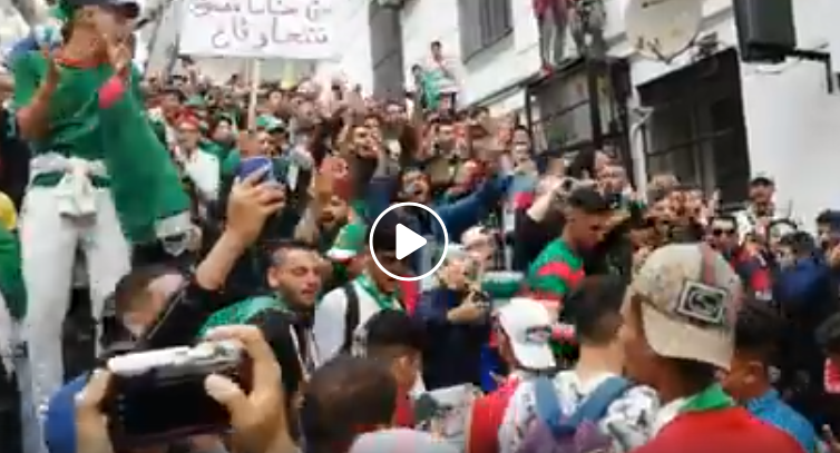 Des manifestants adressent un message à Gaid Salah [vidéo]