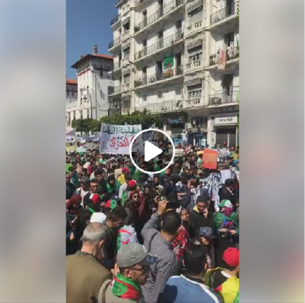 Direct/ Mardi des étudiants : Les étudiants dans la rue pour le 11e Mardi