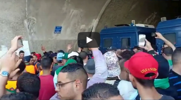 Un voleur neutralisé par les manifestants à Alger [vidéo]