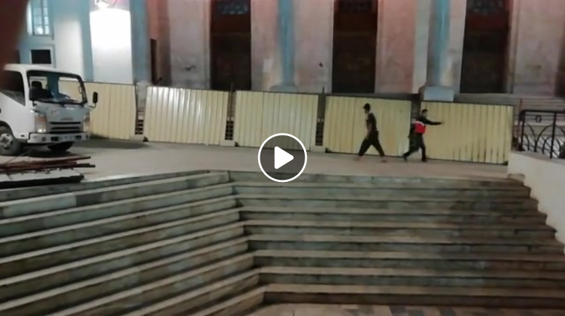 La wilaya d’Alger procède à la fermeture des escaliers de la grande poste [vidéo]