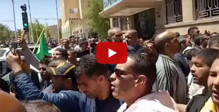 Vidéo : des dizaines de citoyens manifestent leur soutien à l’ANP à Djelfa