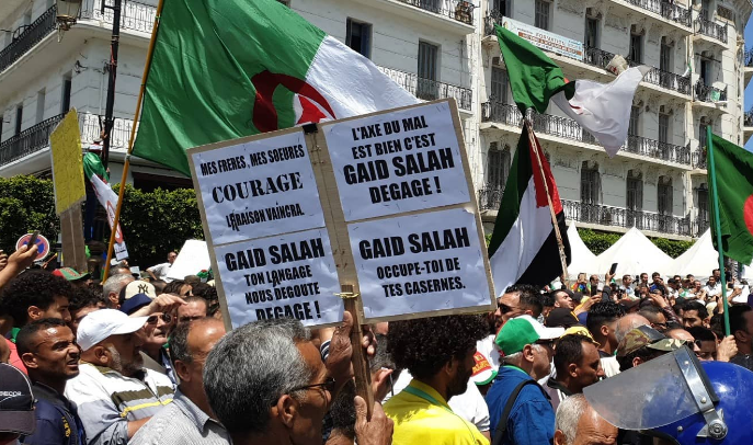 13e vendredi: Gaïd Salah cible des manifestants [vidéos]