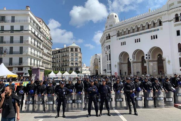 Pour un expert en génie parasismique, l’interdiction de manifester à la grande poste est juste «bizarre»