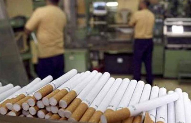 Constantine: 300 agriculteurs planteurs de tabac protestent devant la SNTA