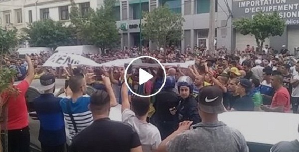 13e vendredi: Les manifestants scandent « Gaid Salah dégage » à Tizi Ouzou [vidéo]