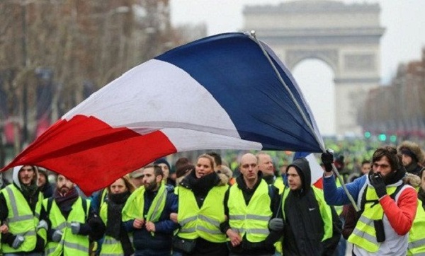 À la veille des élections européennes, les « gilets jaunes » battent encore le pavé