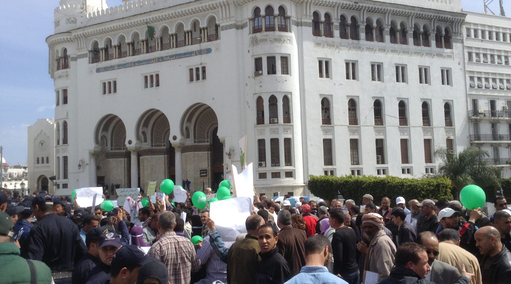 La Wilaya d’Alger s’explique sur l’interdiction d’occuper le parvis de la Grande Poste (document)