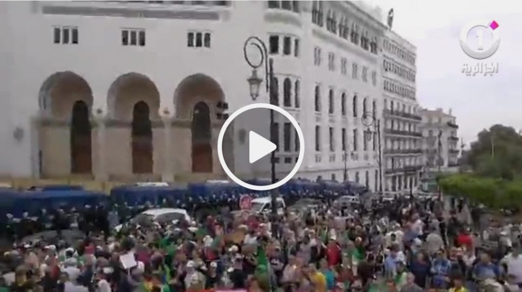 Un impressionnant dispositif policier quadrille l&rsquo;esplanade de la Grande poste d&rsquo;Alger [vidéo]