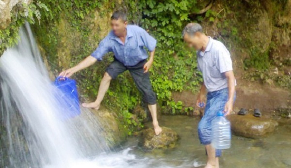 Eau naturelle aux nombreuses vertus : Affluence des jeûneurs sur la source de Beni Boublène (Tlemcen)