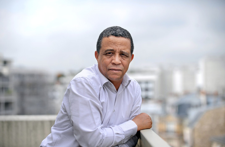 Yasmina Khadra:  » en Algérie, une poignée d’ignares pourris s’entête à s’agripper au pouvoir »