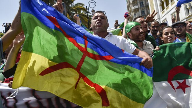 Port du drapeau Amazigh : deux étudiants placés sous contrôle judiciaire ! (Maj)