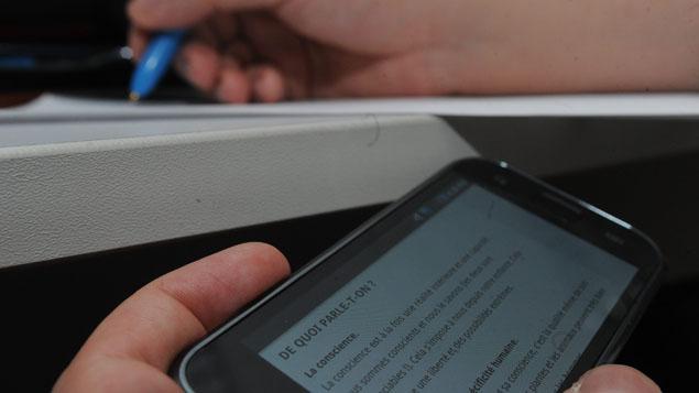 Un candidat devant la justice pour avoir utilisé son portable lors du BEM !