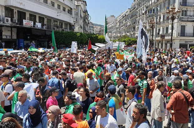 16e manifestation des étudiants à Alger : « On ne va pas s’arrêter avant le départ du système »
