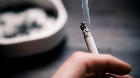 La fumée dégagée par une cigarette est plus toxique que celle inhalée par un fumeur