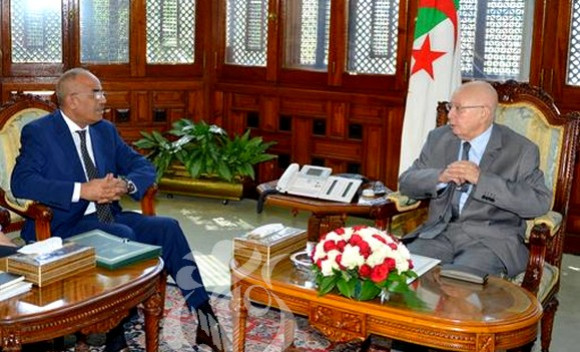 Bensalah et Bedoui discutent la relance du processus électoral