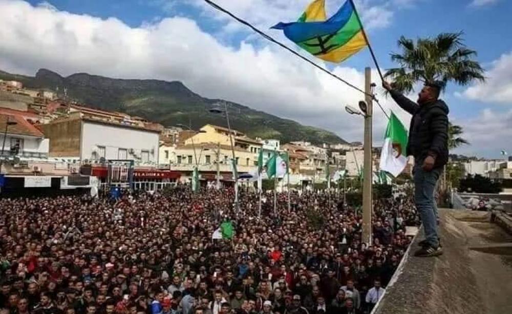 Oran: Trois manifestants placés sous contrôle judiciaire pour port de drapeau Amazigh !