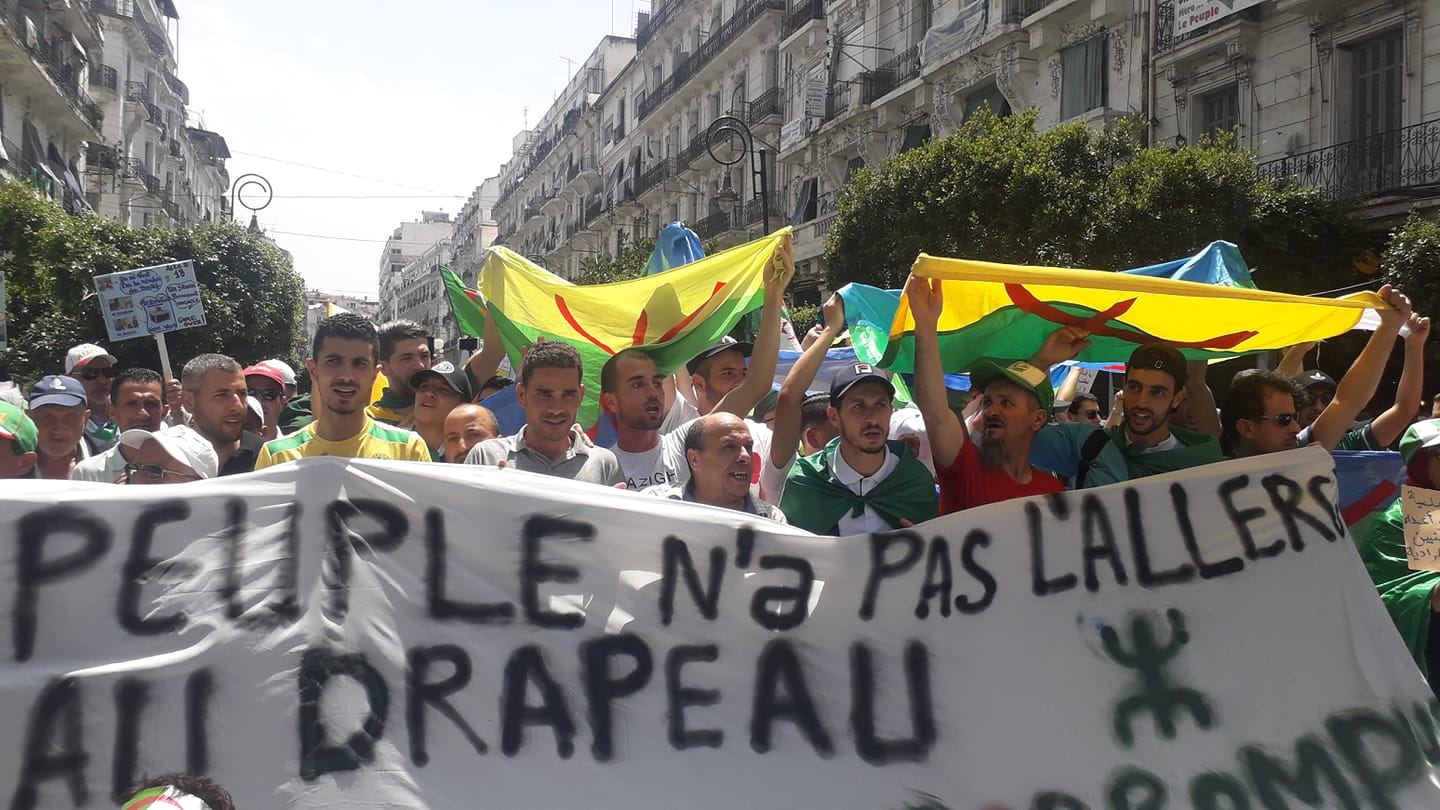 Arrêtés pour port du drapeau Amazigh, 16 manifestants placés sous mandat de dépôt !