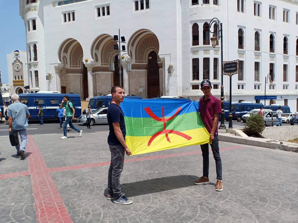 Un étudiant arrêté à Alger pour avoir brandi le drapeau Amazigh !